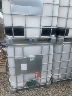 275 Gallon Water Containers