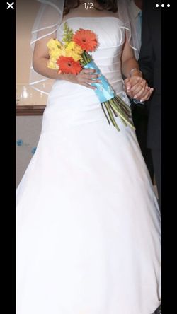 Beautiful wedding dress size 8 asking $300 hundred