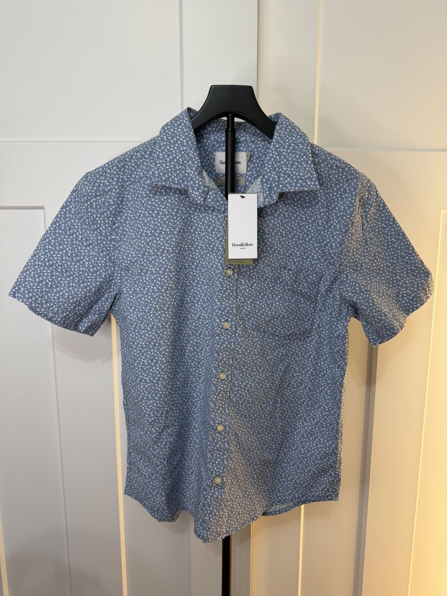 Good fellow & Co. New With Tags, Button Up men’s Medium