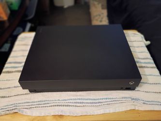 Xbox One X (1TB)