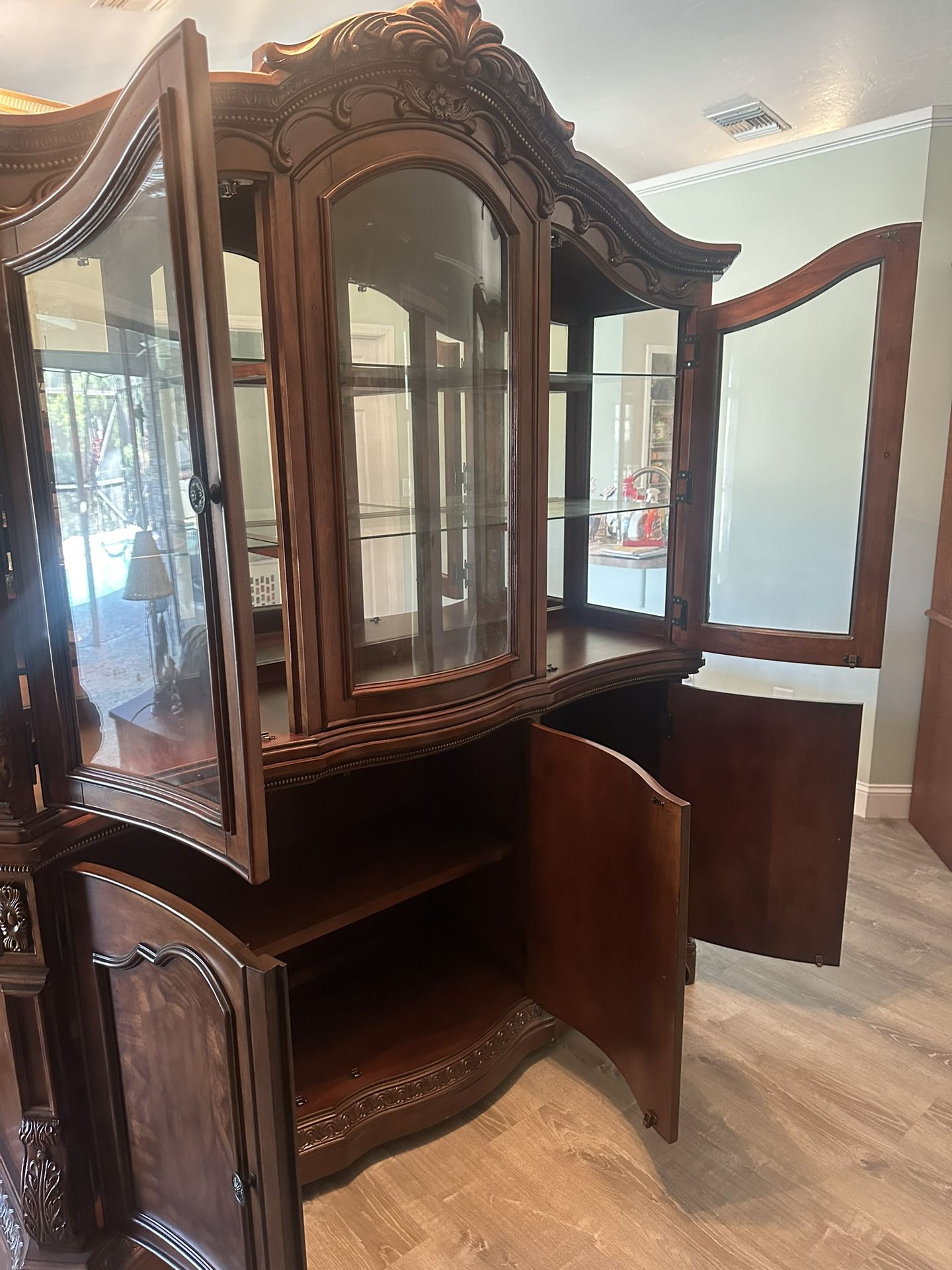 Well Built Beautiful China Cabinet With Light
