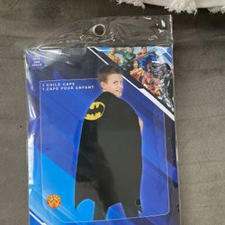 BRAND NEW CHILD CAPE BATMAN/BATGIRL 
