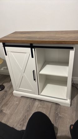 Farmhouse stand