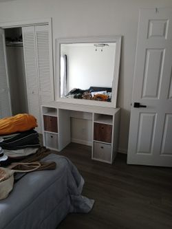 Vanity W Mirror