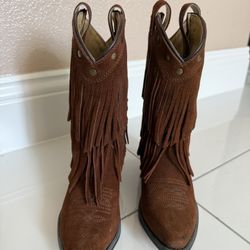 Shyanne girls boots (size 13)