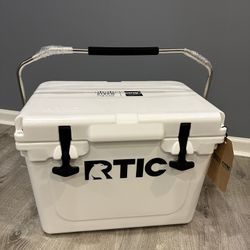 RTIC Outdoors 20 qt Ultra Tough Hard-Sided Cooler-White