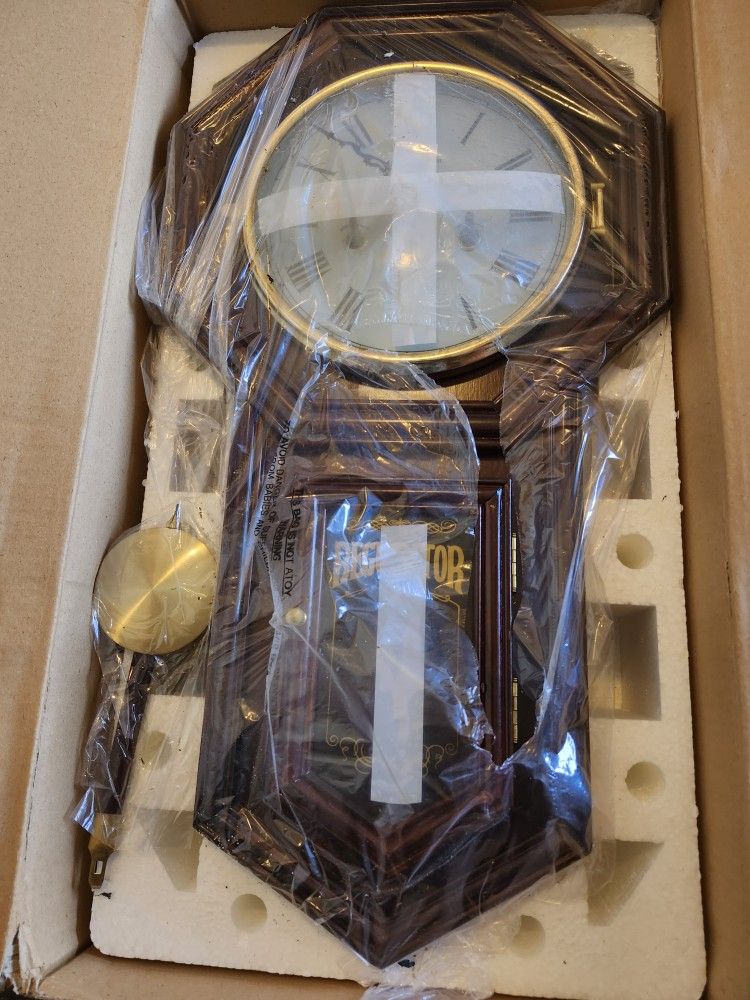 VINTAGE WALL CLOCK ⏰️ $50.00 O.B.O.
