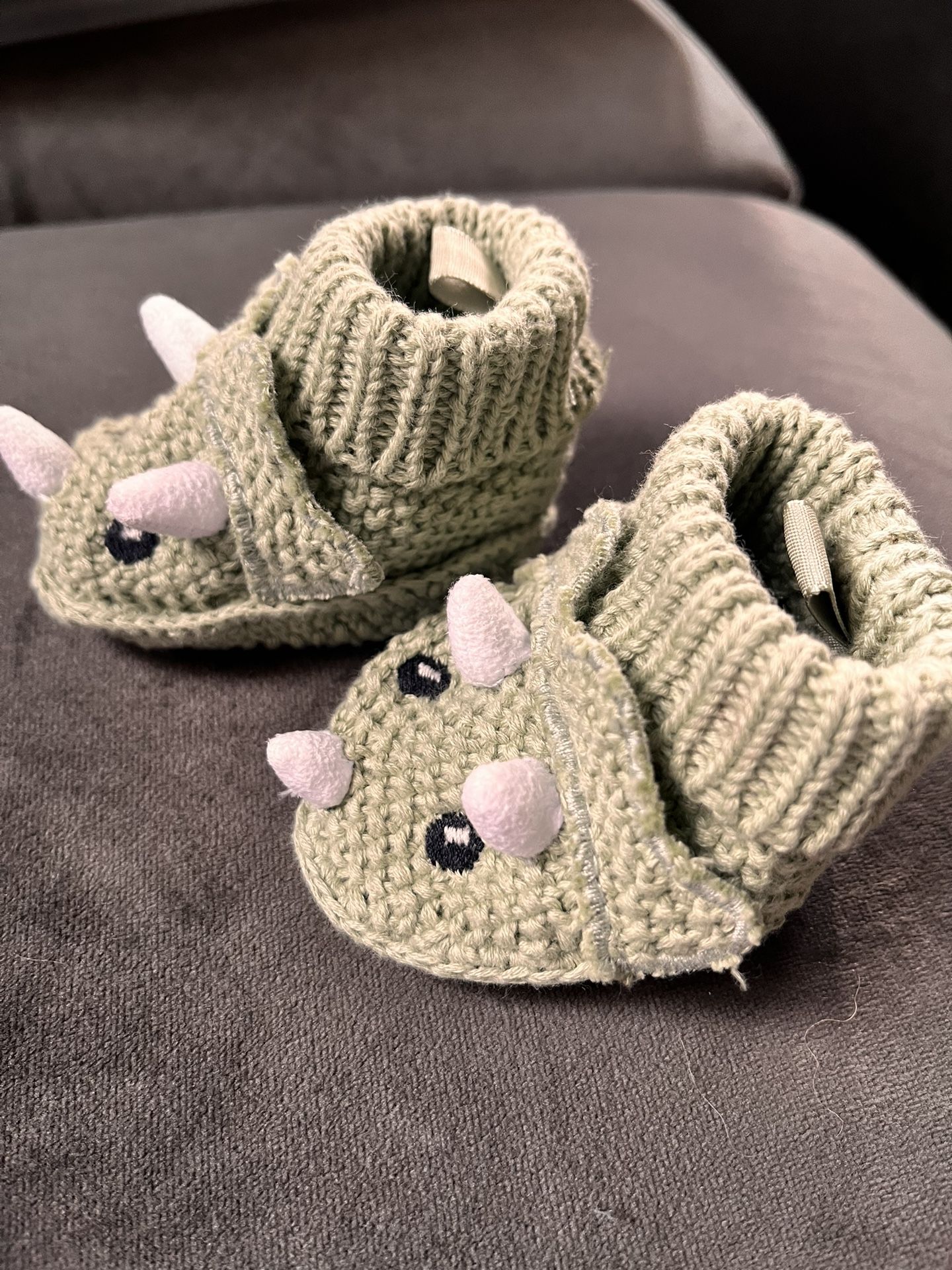 Knitted infant baby shoes