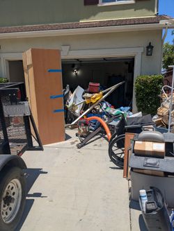 Junk & Trash 🚛🛋️🪞🪑