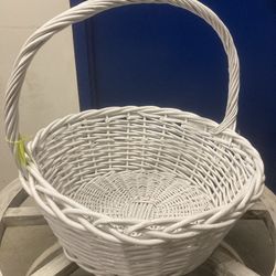 Easter basket, giant basket with handle, Wicker, white excellent condition GHENT/Norfolk $45!