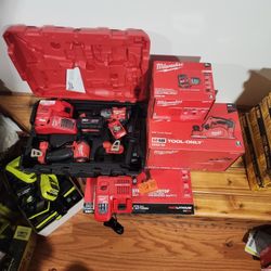 Milwaukee (4) Tool Combo, (1) battery, (2) charger Combo