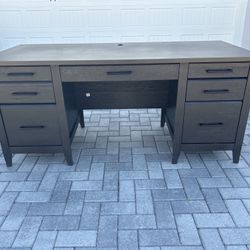 Large Executive Office Desk With Drawers