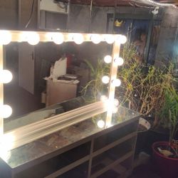 Lighted Hollywood Vanity