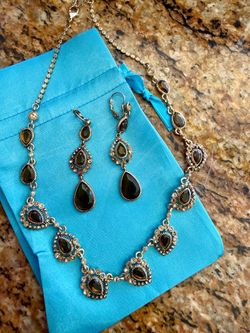 Vintage Liz Claiborne Matching Necklace & Earrings Set - Excellent Condition!