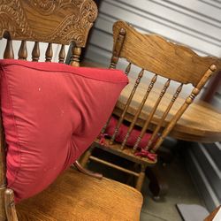 Victorian style round tiger oak pedestal dining table