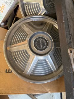 Mustang hub caps 1965