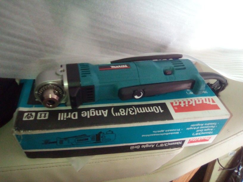 Makita Angle Powered Dirll