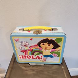 VINTAGE 2007 Dora The Explorer Metal Tin Lunch Box Boots Handle Opens Well Hola!