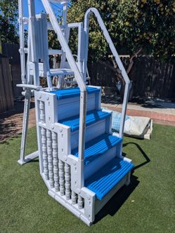 Above ground pool stairs