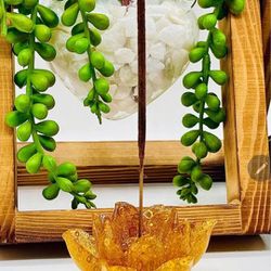 Gold Honeycomb Small Vibrant Lotus Flower Incense Holder
