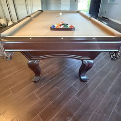 Immaculate Condition Pool Table 8’ (Free Delivery & Pro Setup)