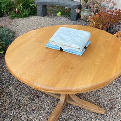 FREE ROUND DINING TABLE 