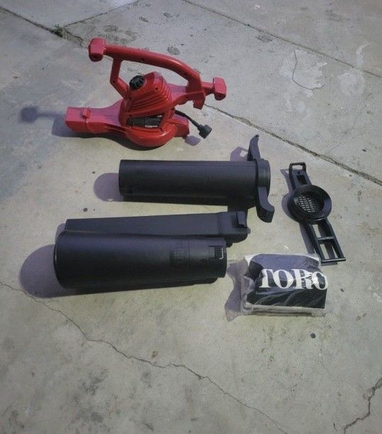 Like New Toro Ultra 260 MPH 340 CFM Electric 12 Amp Blower/Vacuum/Mulcher. Retails $145 With Taxes!