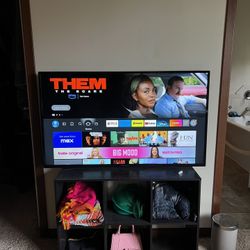 50” Insignia TV