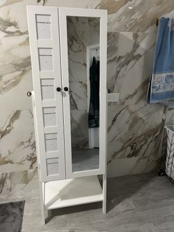Mirror jewelry cabinet