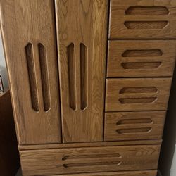 Oak Chest Of Drawers 
