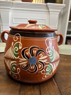 Vintage tiaquepaque Mexican bean pot