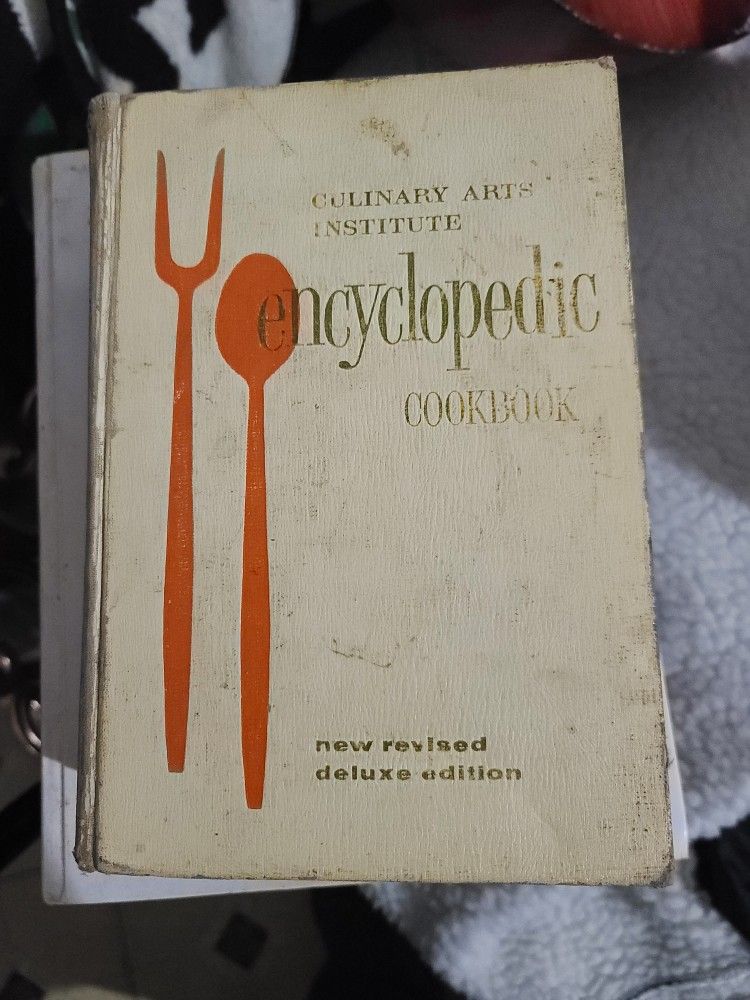 VINTAGE CULINARY ARTS INSTITUTE ENCYCLOPEDIC COOKBOOK. CIRCA 1968