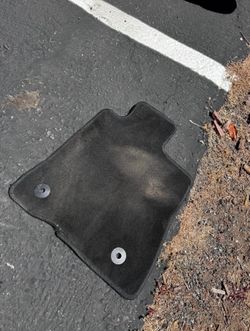 Front floor mats (6th gen Camaro)