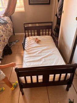 Toddler bed