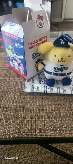 Hello Kitty & Friends x Dodgers Pompompurin Plush 2025 Limited Edition
