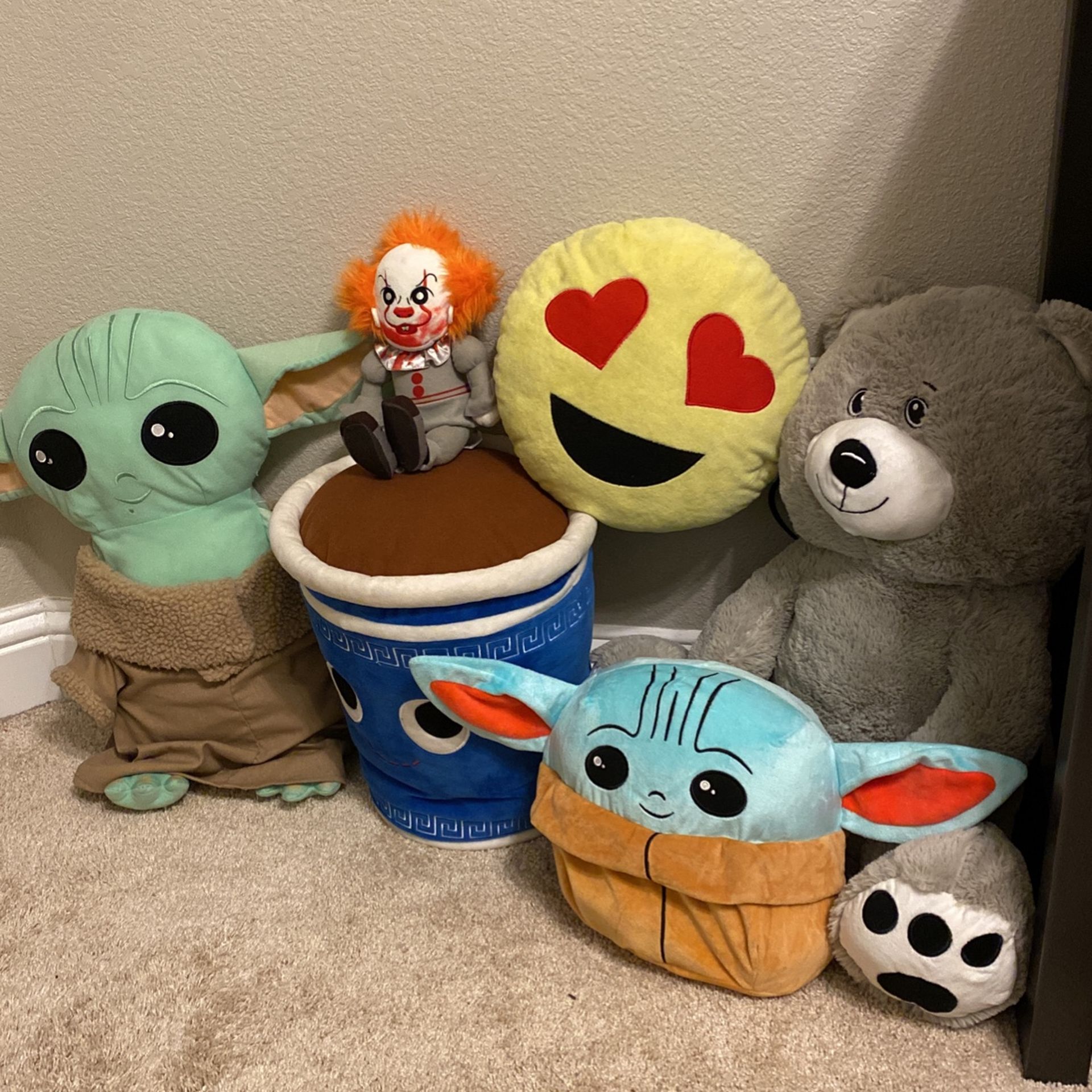 stuff animals and plushies