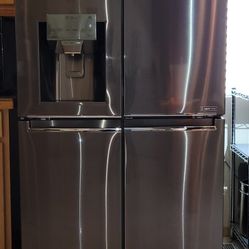 LG FRIDGE - 4 DOOR FRENCH DOOR