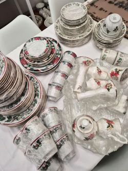 Holly Pattern Dinnerware Sets,  Serveware set,  Green Color Plates,  Red Color Bowls and Tray