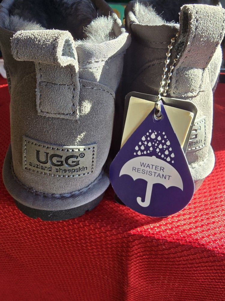 UGG Mini Boot Size 6