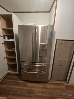 Ge French door refrigerator Model PGSS5PJYA SS