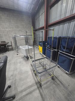 Rolling Landry Cart w/ Hanger Bar