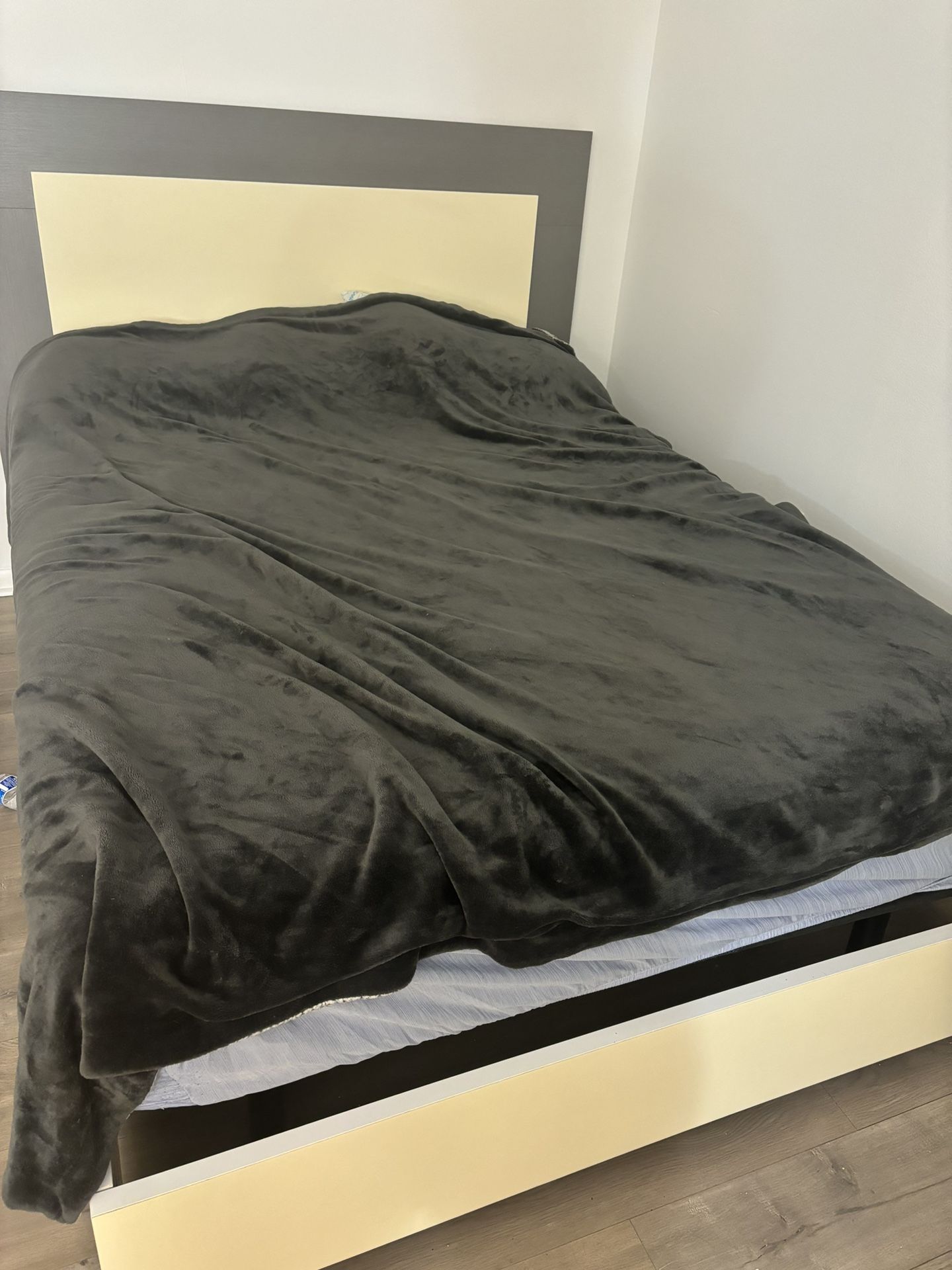 Lot Of 10 Bed Sheets, Cover Blanket Queen Size, Pillows