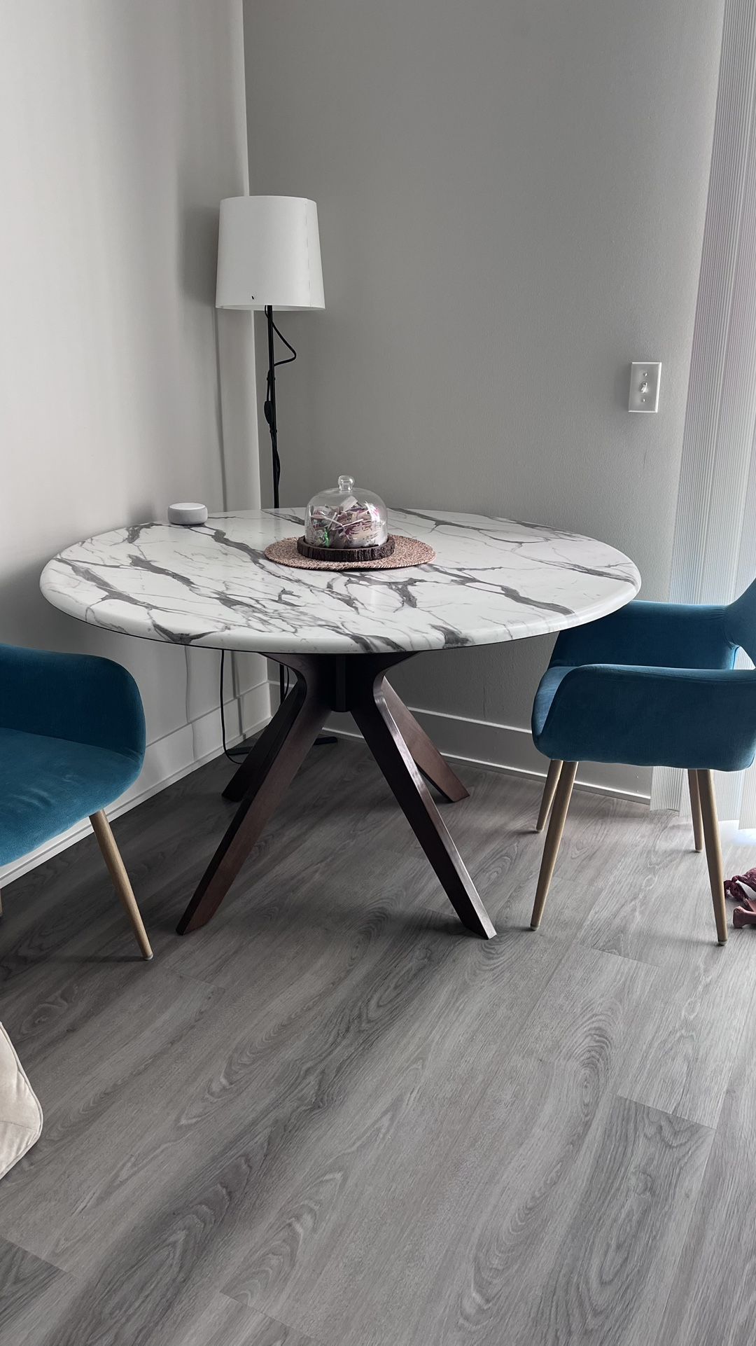 Kitchen table +2 chairs