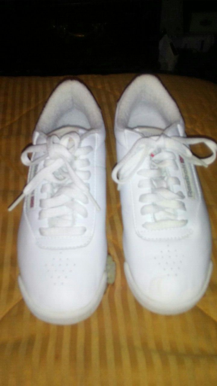 Like new reebok princess classics