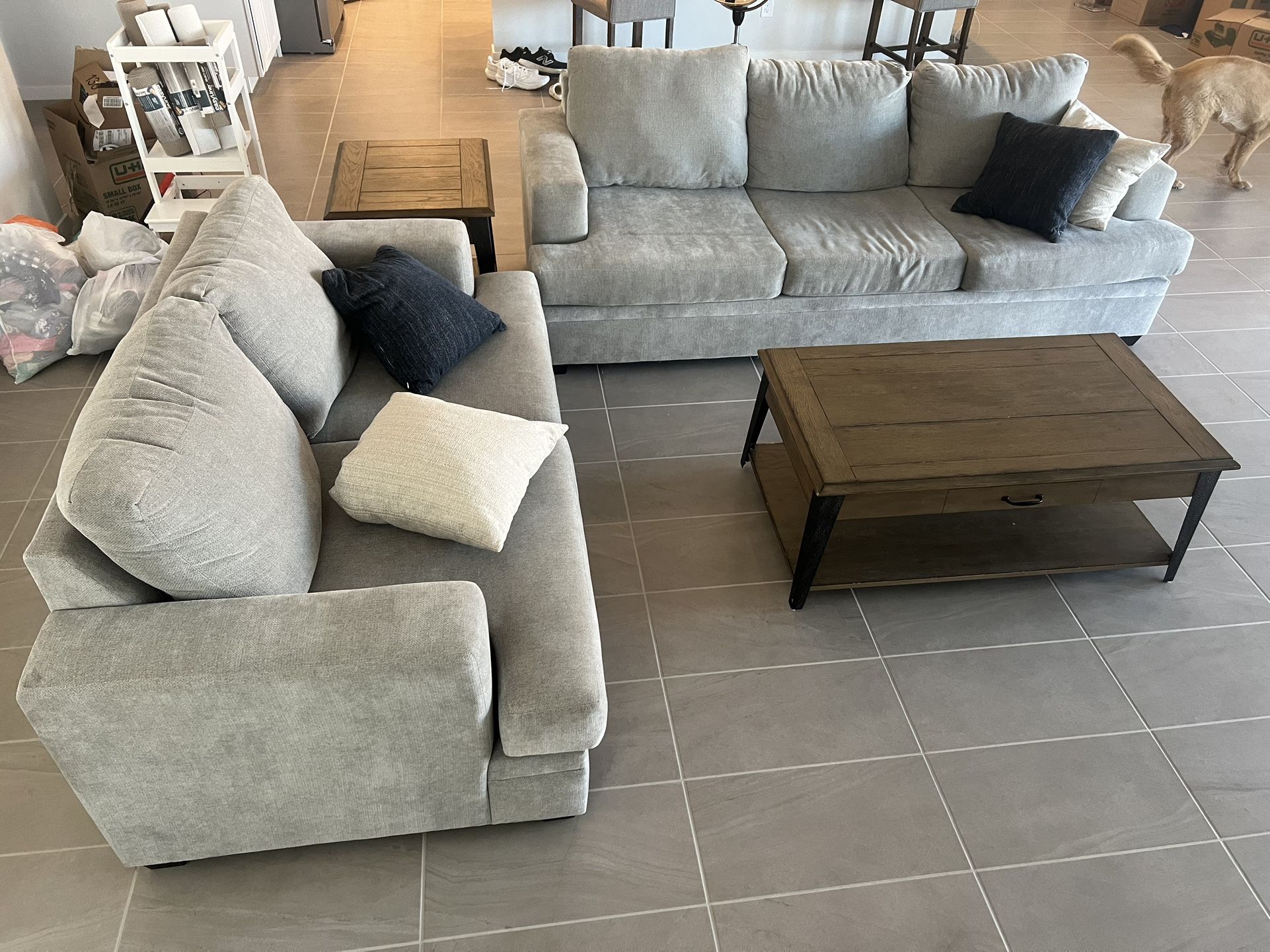 FULL LIVING ROOM SET! $1500 VALUE