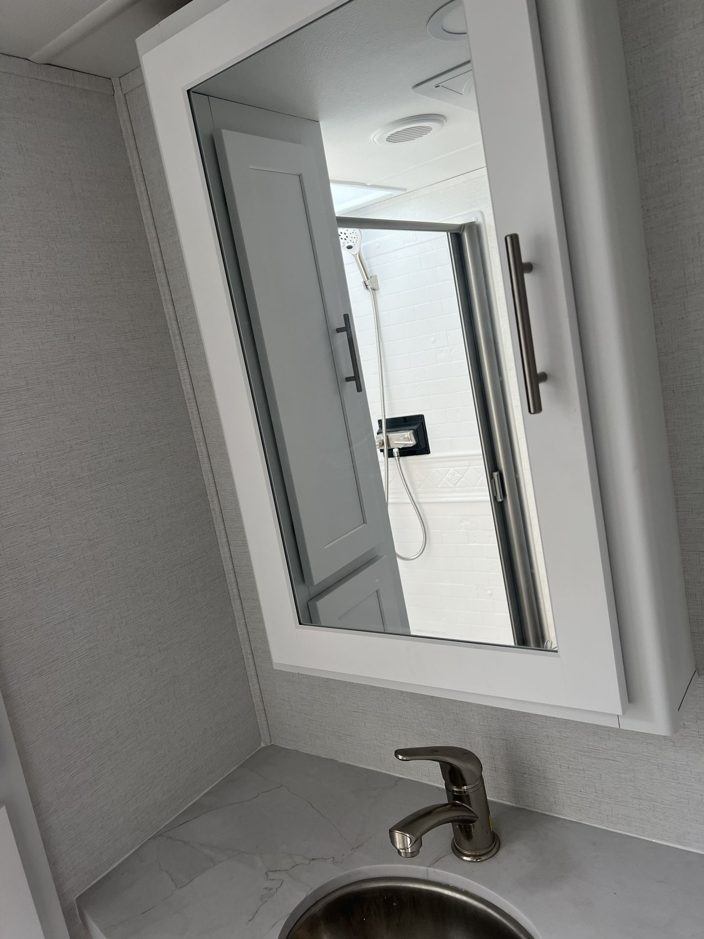 Brand New Alliance 2024 33’ Fifth Wheel Loaded