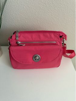 BAGGALLINI COASTAL FLIP LOCK CROSSBODY BAG IN A BEAUTIFUL BRIGHT PINK