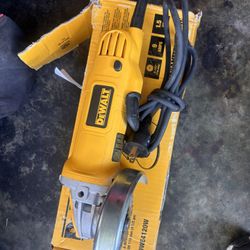 DEWALT 4.5 9amp Paddle Switch Grinder