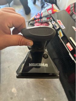Yakima roof rack with base clip