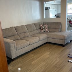 Sectional Couch  and One Decorative Pillows/Chase On Left Side